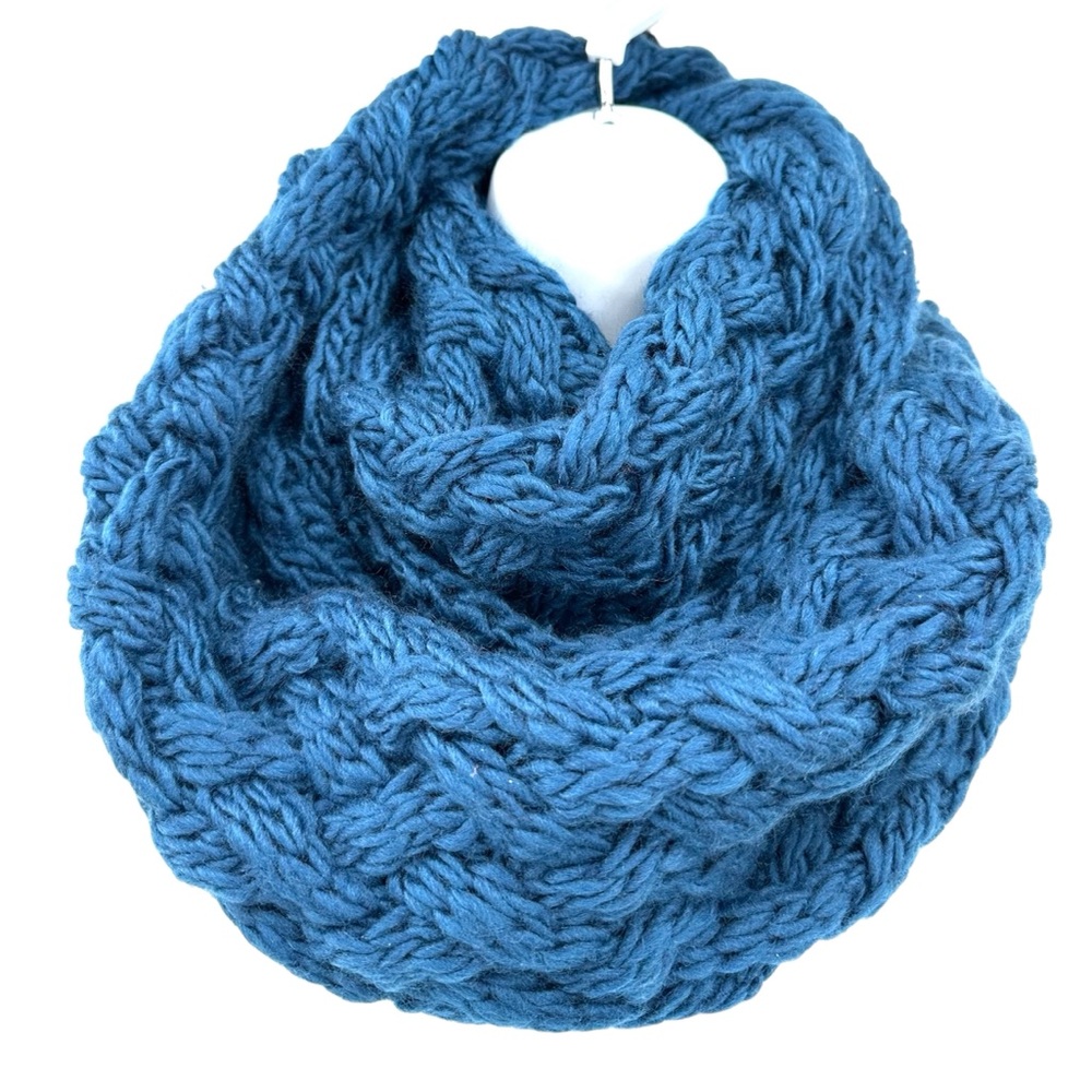 BASICO Simple Wear Chunky Knit Prussian Blue Infinity Scarf Soft Cozy Warm NEW